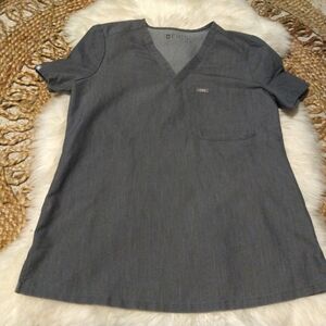 FIGS Catarina One-Pocket Scrub Top, featuring a V-neck and a classic fit Size S